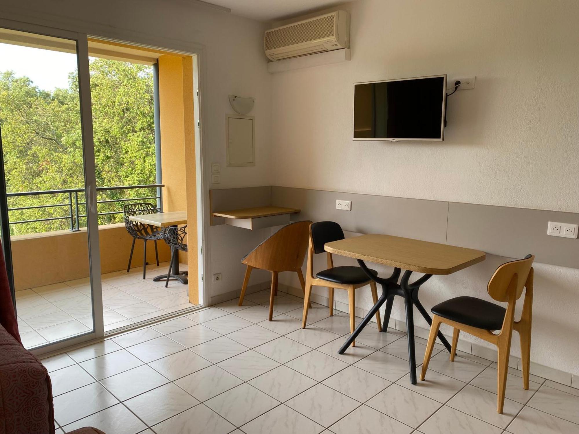 Bienvenue Au Golf De Nimes Vacquerolles Appartement Buitenkant foto